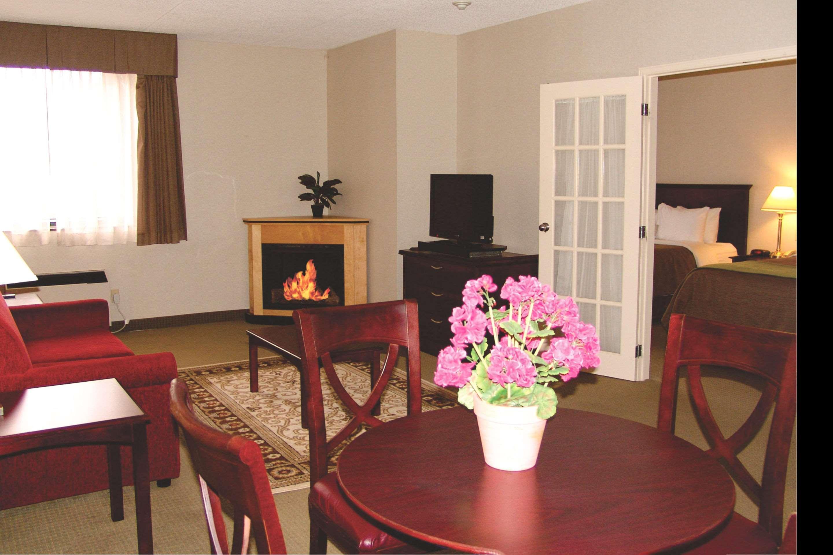 Comfort Inn & Suites Barrie Exterior foto